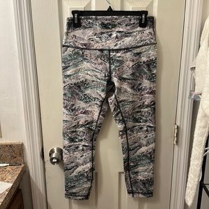 Lululemon capris size 10 used excellent condition